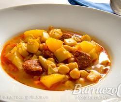 Guiso de garbanzos con sepia y chorizo, de Burruezo congelados.