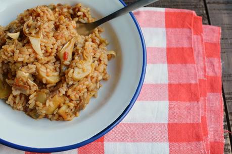 Arroz con oreja de cerdo y alcachofa