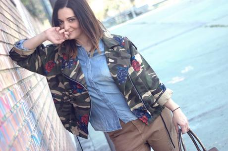 Cazadora con estampado militar