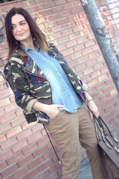 Cazadora con estampado militar