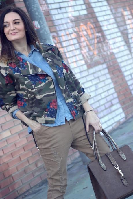 Cazadora con estampado militar