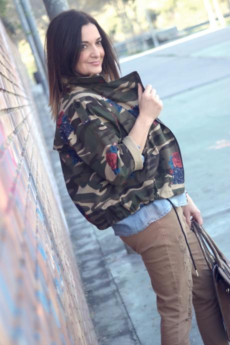 Cazadora con estampado militar