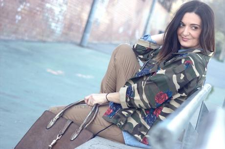Cazadora con estampado militar