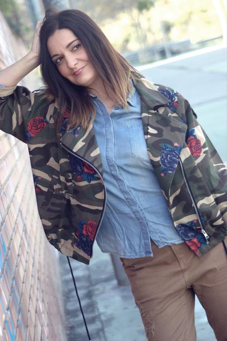 Cazadora con estampado militar