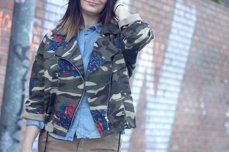 Cazadora con estampado militar
