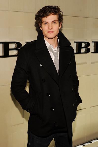 At-the-Burberry-Body-Event-daniel-sharman-31573561-395-594