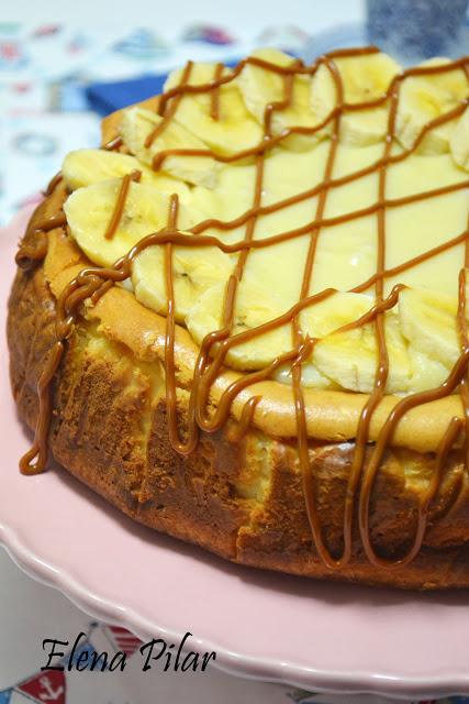 Cheesecake de chocolate blanco con plátano y dulce de leche