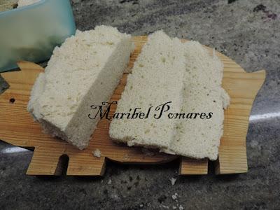 Tostadas en la estufa de leña con tomate, jamón y habas.