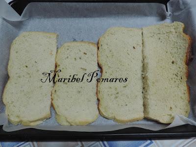Tostadas en la estufa de leña con tomate, jamón y habas.