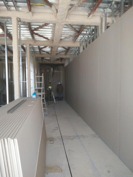 PRIMERAS IMÁGENES DEL MONTAJE DEL COLEGIO INFANTIL DISEÑADO POR A-CERO EN UN MUNICIPIO AL SUR DE MADRID