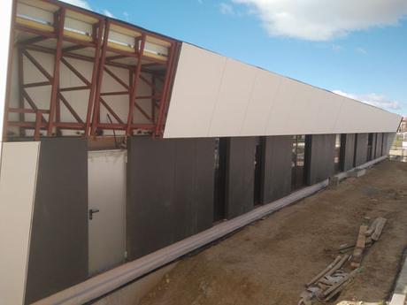 PRIMERAS IMÁGENES DEL MONTAJE DEL COLEGIO INFANTIL DISEÑADO POR A-CERO EN UN MUNICIPIO AL SUR DE MADRID