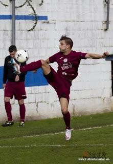 Muere repentinamente un jugador del Llaranes de Asturias en pleno partido
