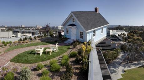 Casa suspendida a siete pisos de altura