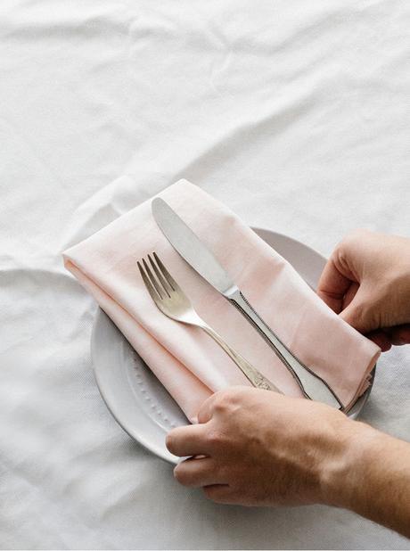 DIY: TIÑE tus servilletas blancas y llena de color tu mesa