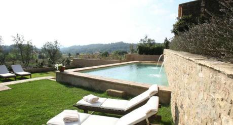 livingBookingExperience