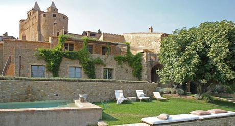 livingBookingExperience