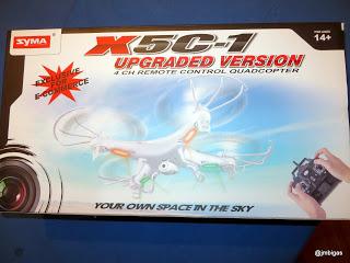Volando un dron de juguete SYMA X5C1