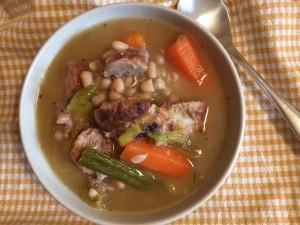 Porotos con costillar y verduras al vino blanco