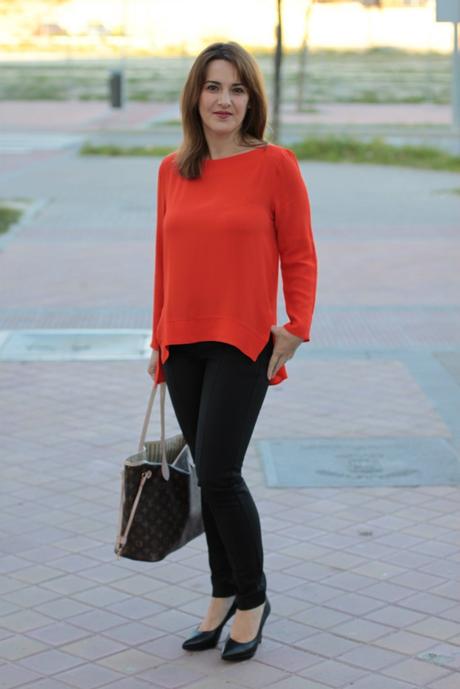 look naranja y negro