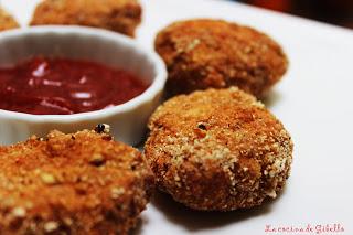 Nuggets de pollo con torta del Casar y palomitas de maiz