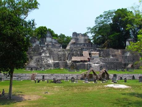 La Plaza Grande de la ciudad maya de Tikal. Guatemala