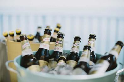 Una boda en la Costa Brava buffet cervezas boda www.bodasdecuento.com