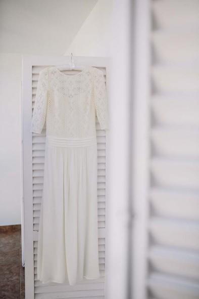 Una boda en la Costa Brava vestido novia laure de sagazan www.bodasdecuento.com