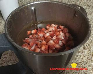 TARTA DE GALLETAS CON CHOCOLATE Y FRESAS EN THERMOMIX