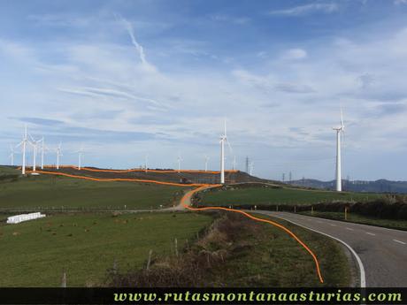Desvío para entrar en el Parque eólico del Pico Gallo