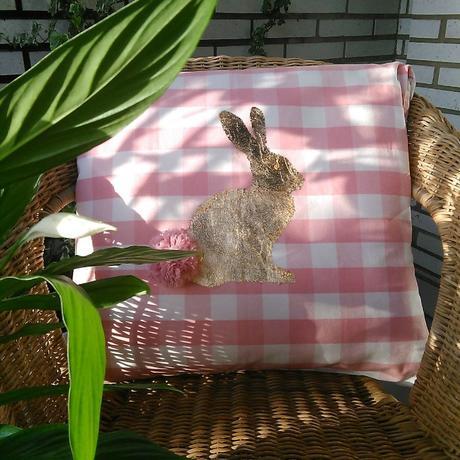 DIY Cojín conejo de Pascua con pan de oro