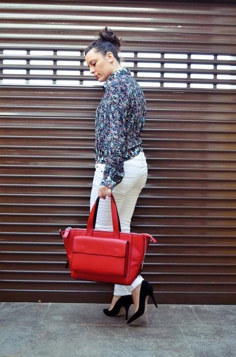 Camisa de flores y bolso rojo_Outfit_Mivestidoazul (6)