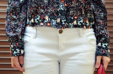 Camisa de flores y bolso rojo_Outfit_Mivestidoazul (13)