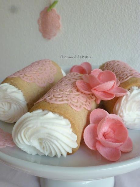 Cañas de Galleta con Encaje rellenas de Chantilly. Pascua'16