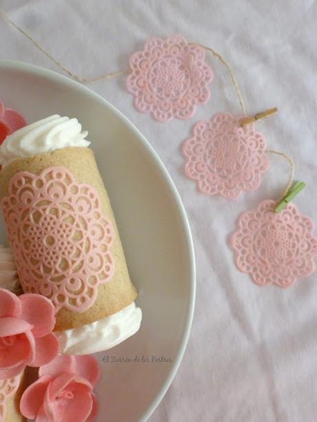 Cañas de Galleta con Encaje rellenas de Chantilly. Pascua'16