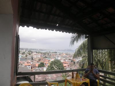 Vista de la ciudad desde el Barrio Ribera Vistas desde Barrio Ribera, Salvador de Bahía, Brasil, La vuelta al mundo de Asun y Ricardo, round the world, mundoporlibre.com