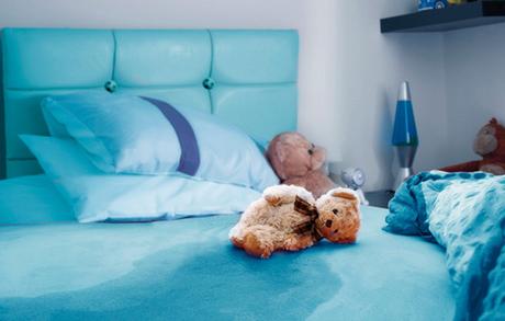 ¿Tu hijo orina la cama? Entérate cómo ayudarlo