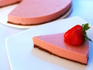 Tarta vegana de fresas sin frutos secos