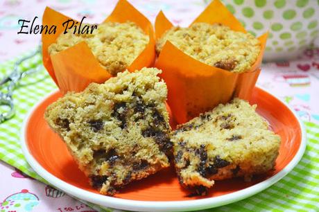 Streusel muffins de plátano con chips de chocolate
