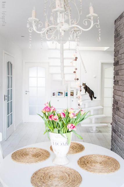 UN ÁTICO NÓRDICO A LA VEZ QUE ROMÁNTICO UN ÁTICO NÓRDICO A LA VEZ QUE ROMÁNTICO