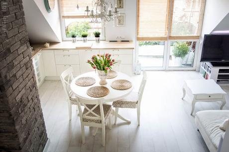 UN ÁTICO NÓRDICO A LA VEZ QUE ROMÁNTICO UN ÁTICO NÓRDICO A LA VEZ QUE ROMÁNTICO