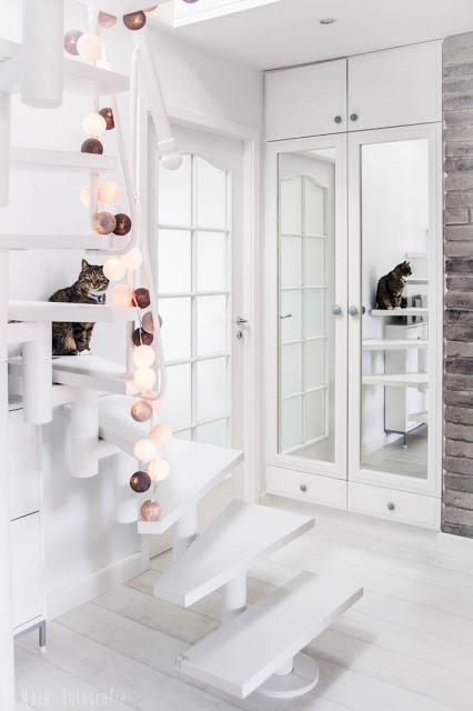 UN ÁTICO NÓRDICO A LA VEZ QUE ROMÁNTICO UN ÁTICO NÓRDICO A LA VEZ QUE ROMÁNTICO