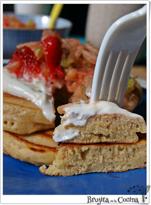 Tortitas de café verde con ensalada de fruta