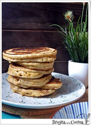 Tortitas de café verde con ensalada de fruta