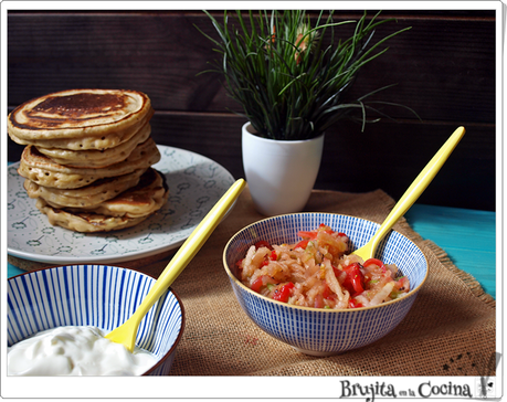 Tortitas de café verde con ensalada de fruta