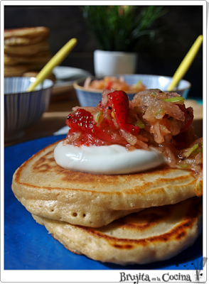 Tortitas de café verde con ensalada de fruta