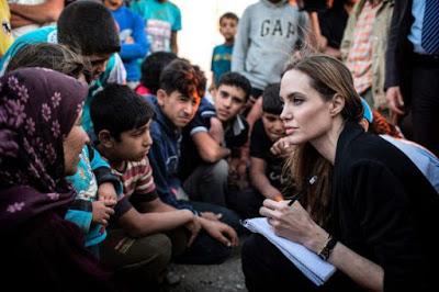 Angelina Jolie visita a refugiados sirios en el Líbano