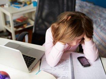 niños con problemas con el teléfono