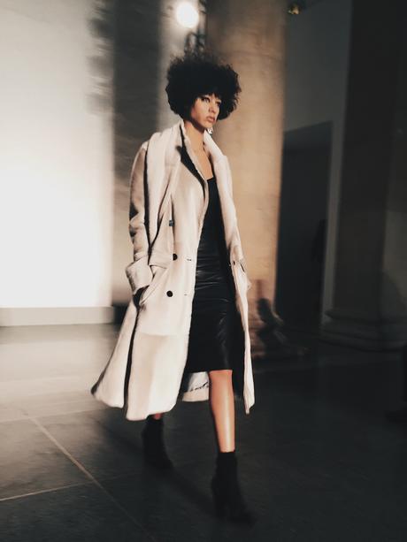 Topshop_Unique-Khaki_Trousers-VNeck_Sweater-Suede_Jacket-Bow_Shoes-Outfit-LFW-London_Fashion_Week_Fall_2016-Street_Style-64