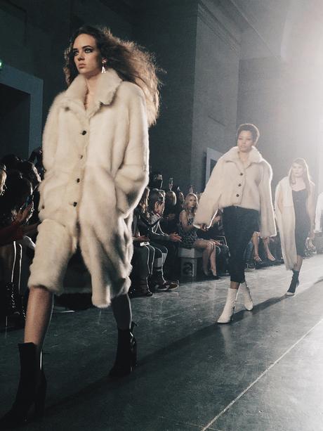 Topshop_Unique-Khaki_Trousers-VNeck_Sweater-Suede_Jacket-Bow_Shoes-Outfit-LFW-London_Fashion_Week_Fall_2016-Street_Style-52