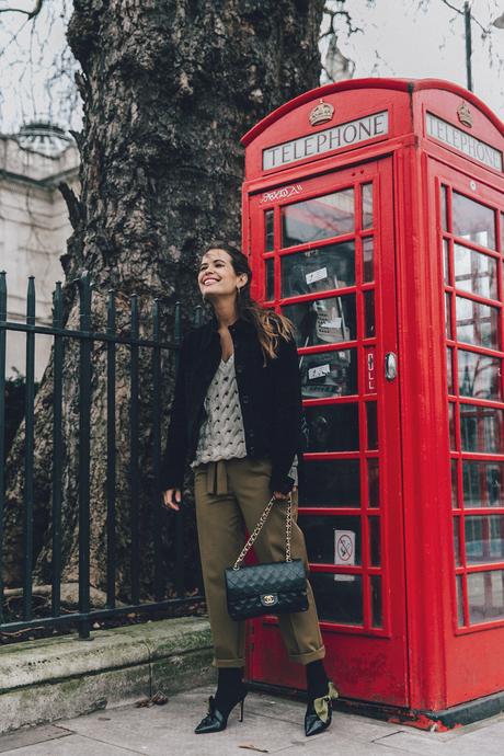 Topshop_Unique-Khaki_Trousers-VNeck_Sweater-Suede_Jacket-Bow_Shoes-Outfit-LFW-London_Fashion_Week_Fall_2016-Street_Style-29